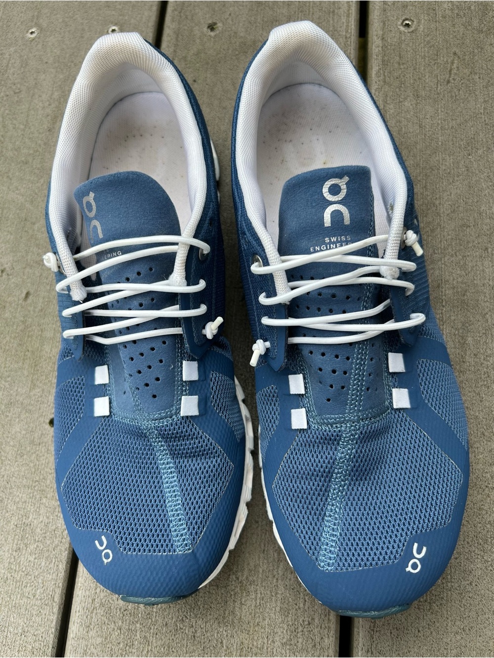 On Running Women's 9.5 Athletic Sneakers Blue and White Shoes Swiss Engineering